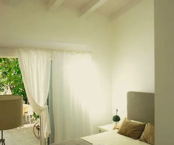 House 4* 몬델로